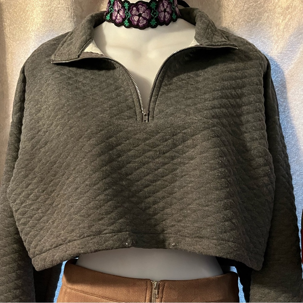 Grey crop long sleeve